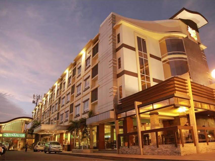 Mo2 Westown Hotel Iloilo Exterior photo